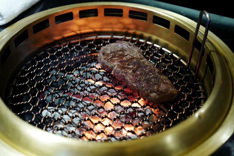화로에서 구워지는 한우구이