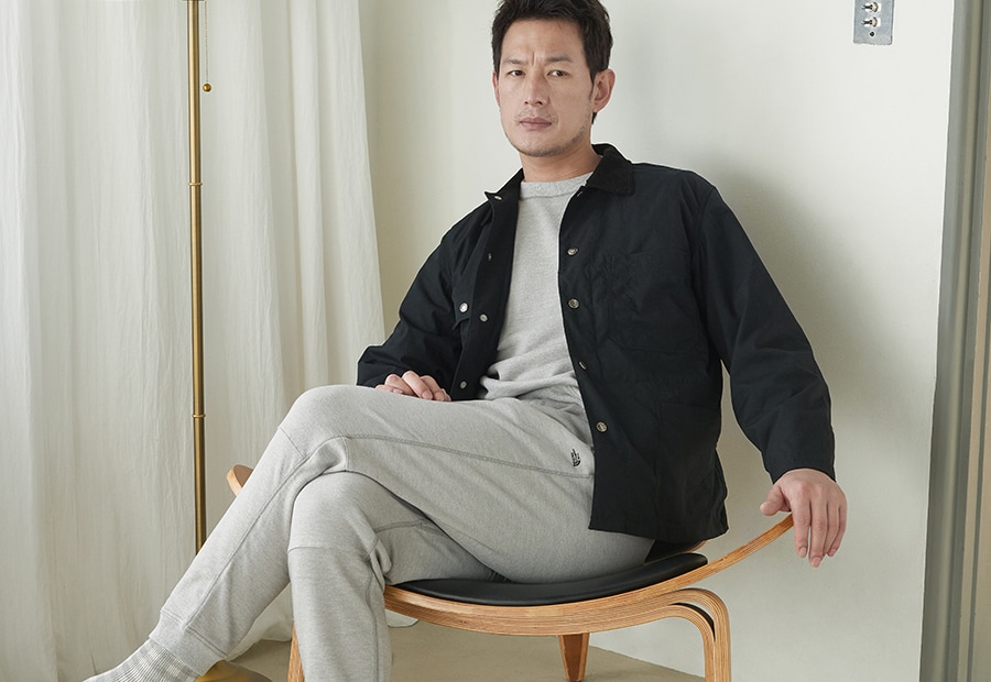 노스페이스 퍼플라벨 트윌자켓을 입고있는 모델